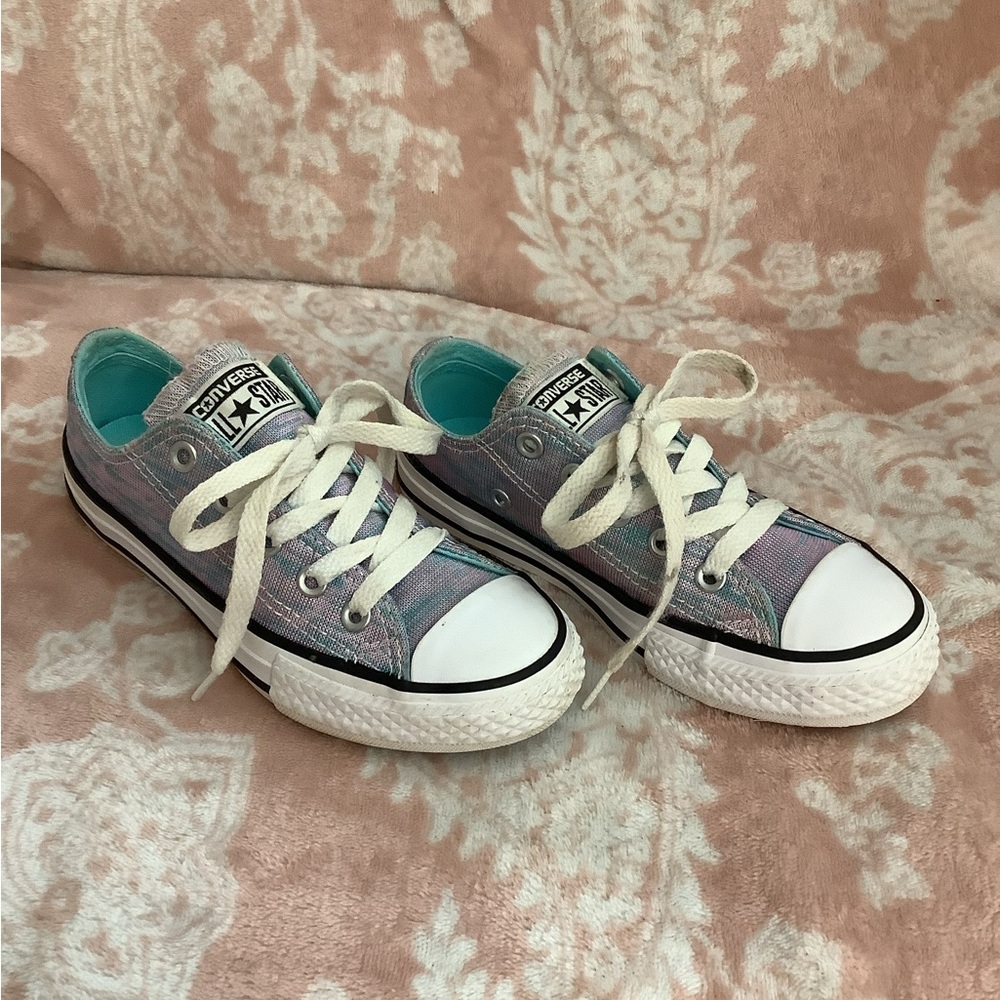 Kids Chuck Taylor Converse Sneakers-size 11 1/2